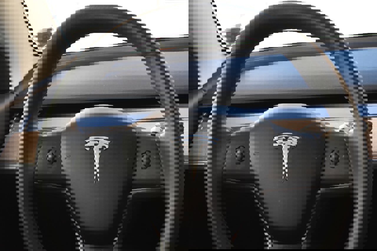 Used 2023 Tesla Model 3 Standard Range image 25