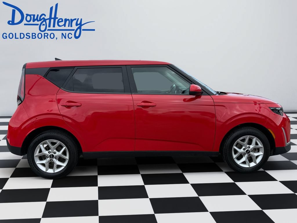 Used 2024 Kia Soul LX w/ Option Group 015 FWD image 6