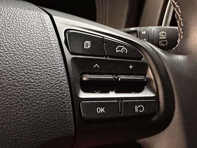 Used 2025 Hyundai Venue SEL FWD image 27