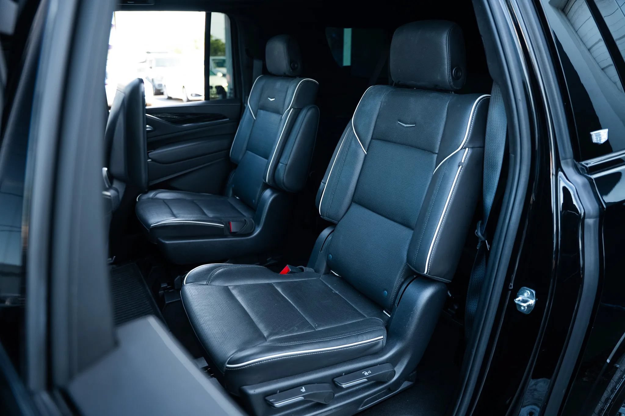 Used 2021 Cadillac Escalade ESV Sport AWD/4WD image 34