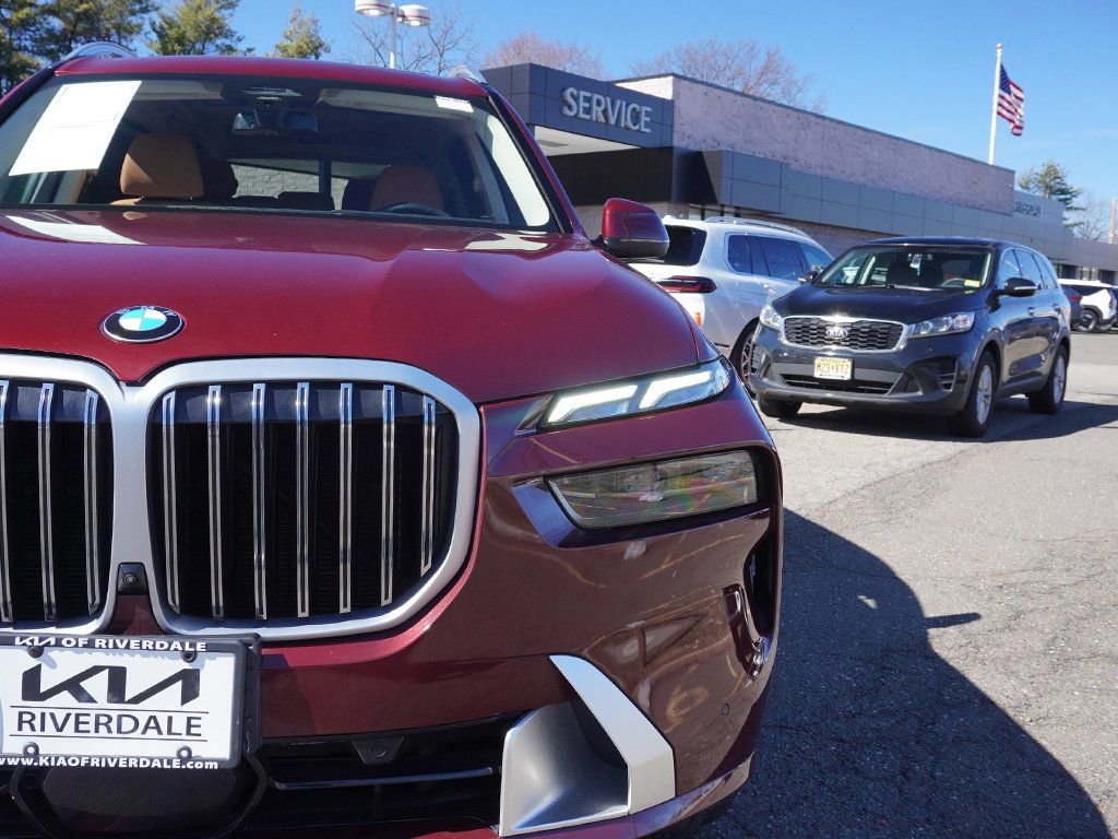 Used 2024 BMW X7 xDrive40i w/ Premium Package image 19
