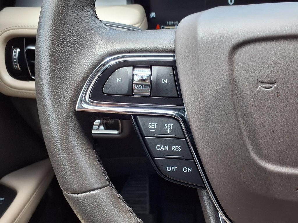Used 2023 Lincoln Nautilus FWD w/ Premium Package image 16