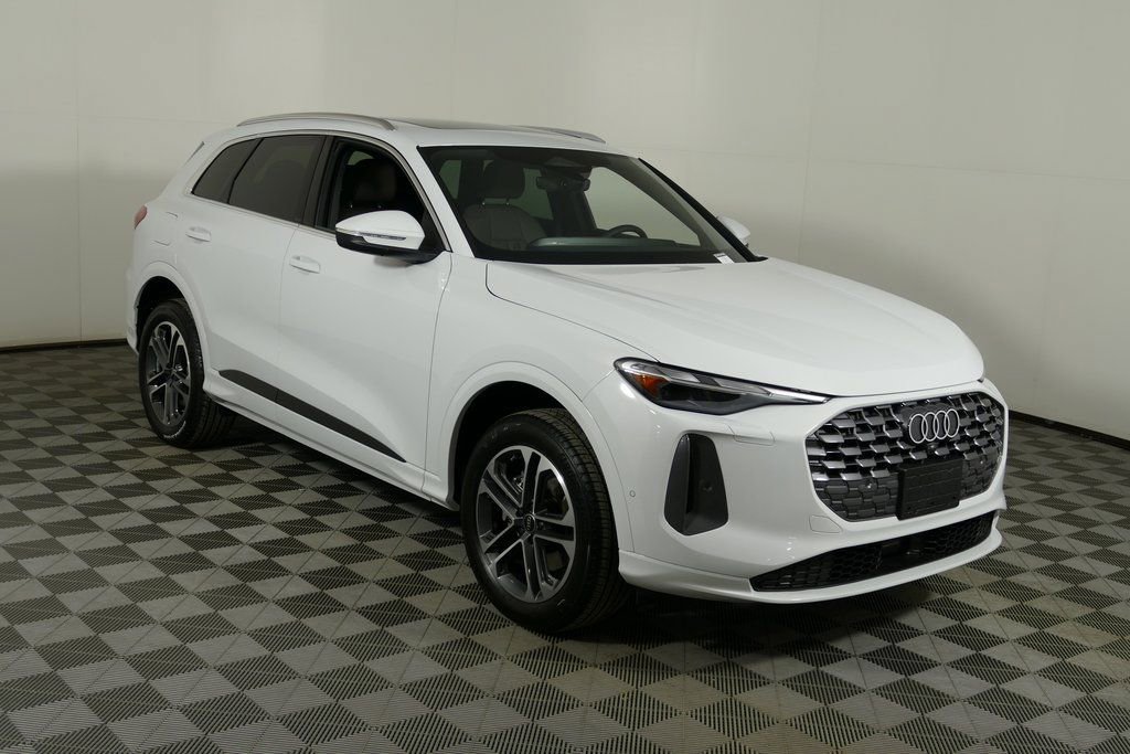 Used 2025 Audi Q5 Premium w/ Convenience Package image 1