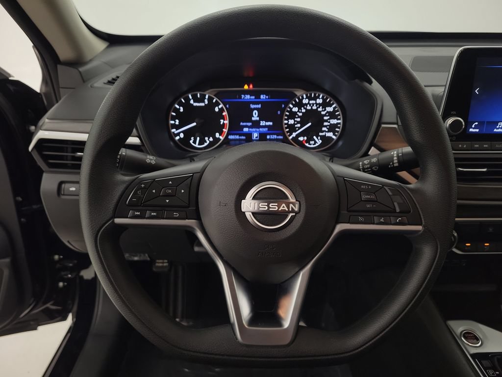 Used 2025 Nissan Altima 2.5 SV FWD image 15