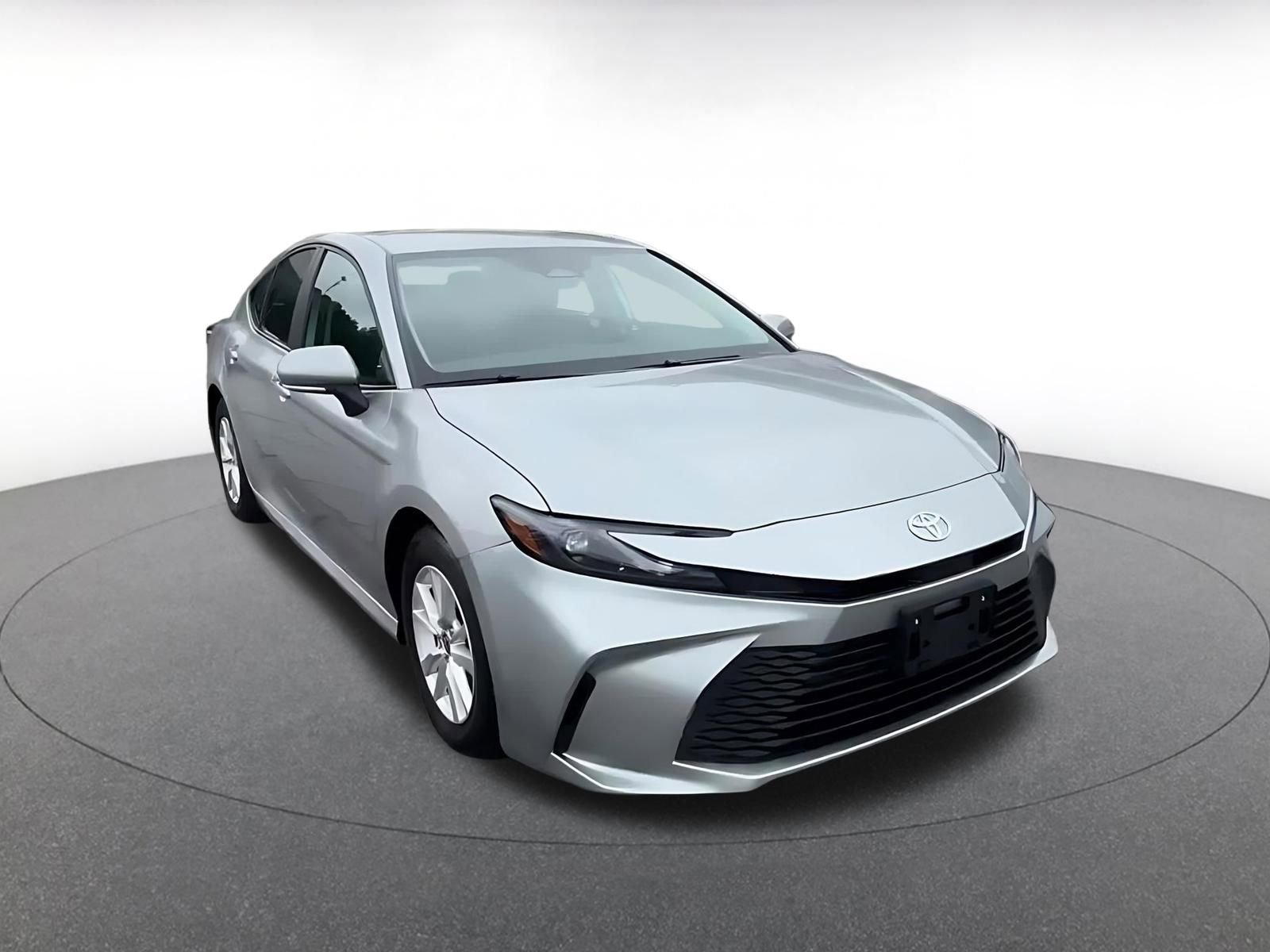 Used 2025 Toyota Camry LE FWD image 2