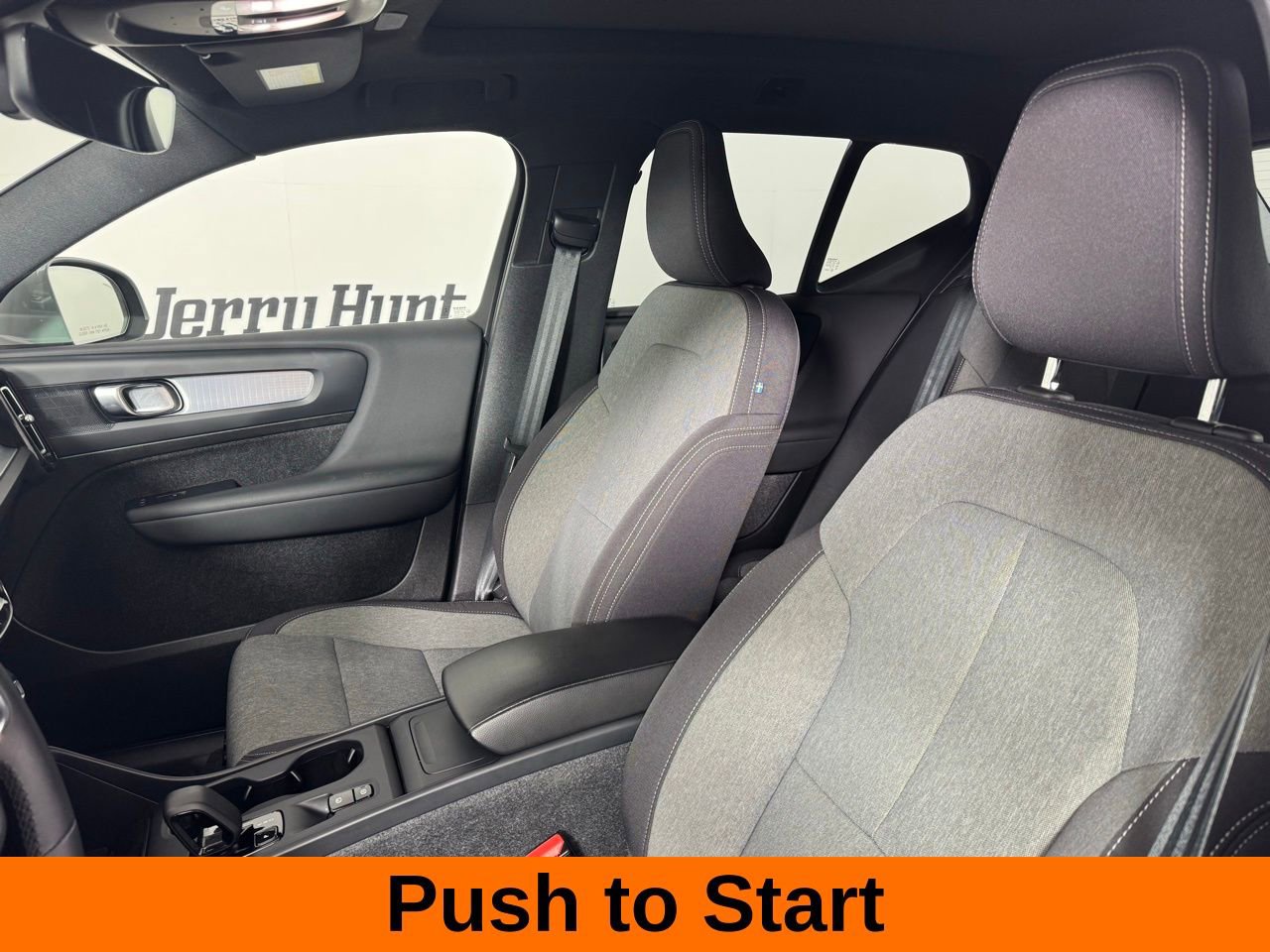 Used 2024 Volvo XC40 B5 Core image 11