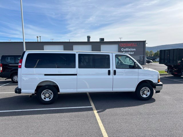 Used 2025 Chevrolet Express 3500 LT w/ LT Preferred Equipment Group RWD image 6