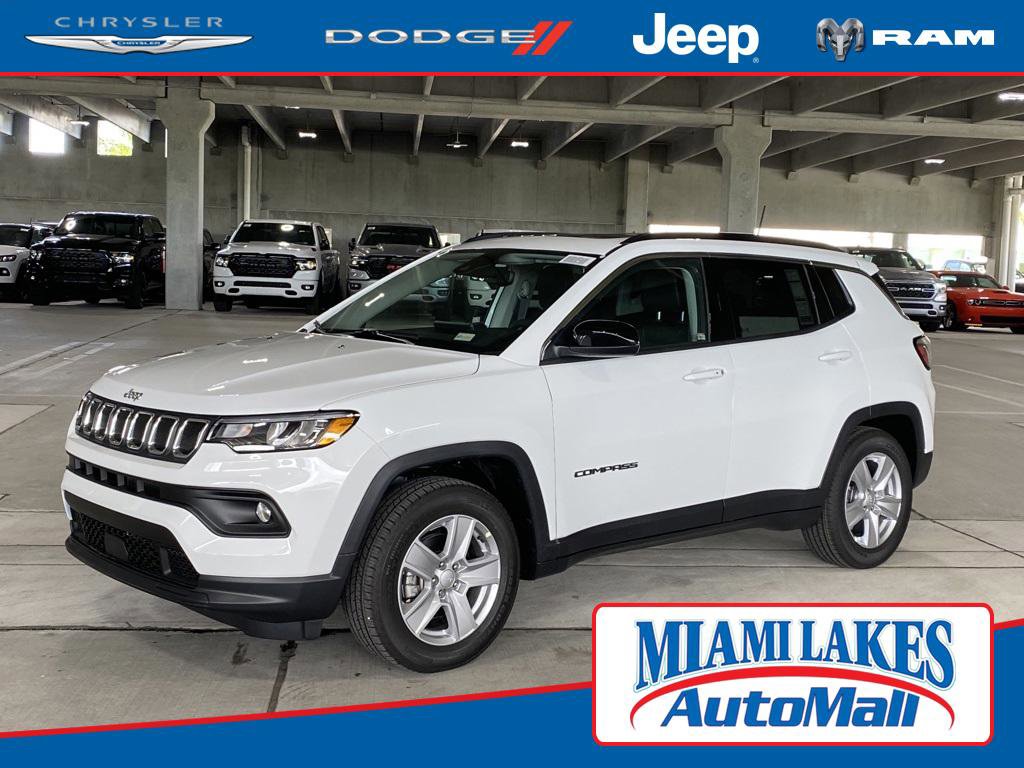 New 2022 Jeep Compass Latitude w/ Sun and Sound Group image 1