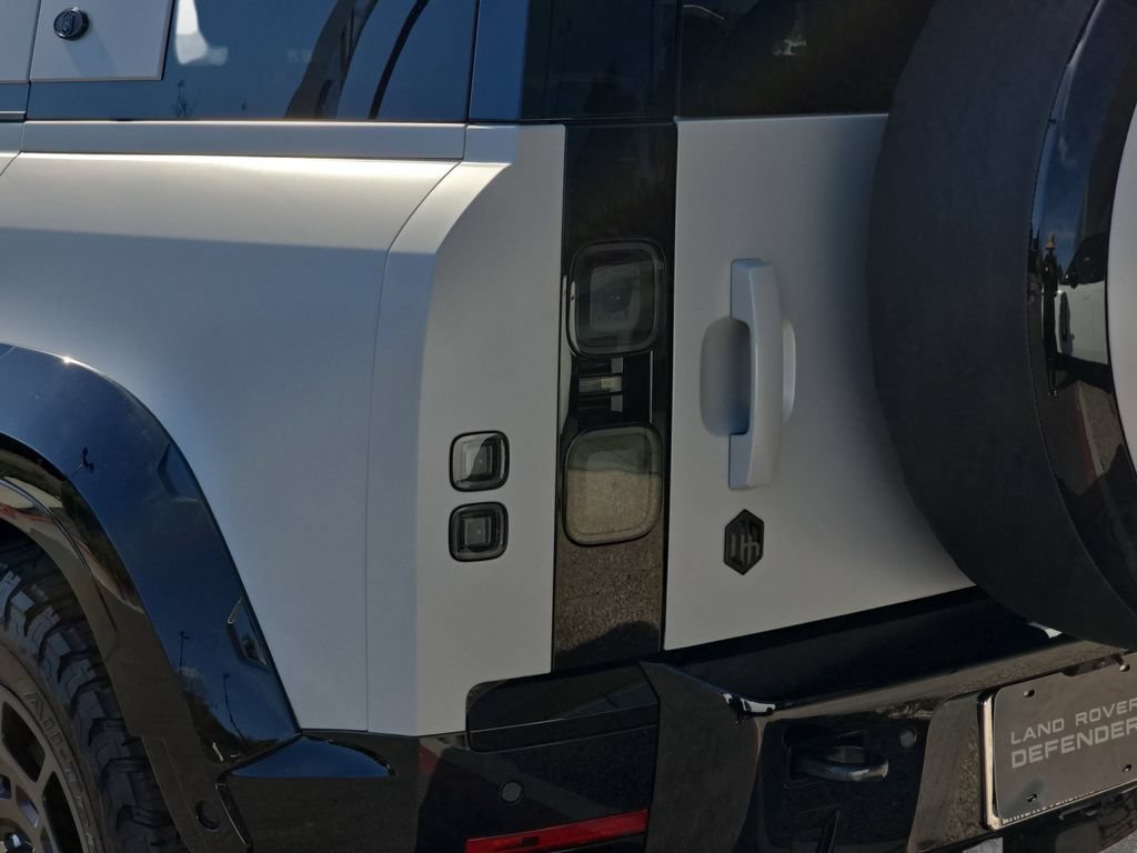 New 2026 Land Rover Defender 110 X-Dynamic SE AWD/4WD image 37