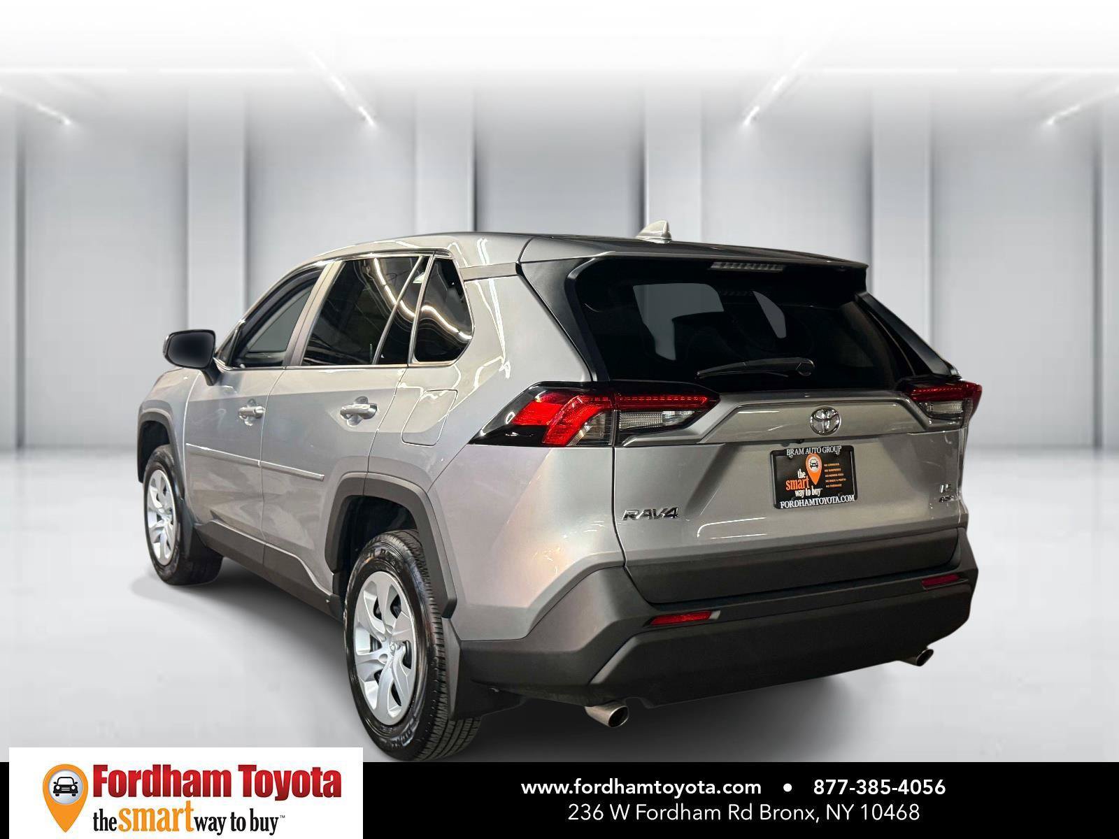 Used 2023 Toyota RAV4 LE AWD/4WD image 5