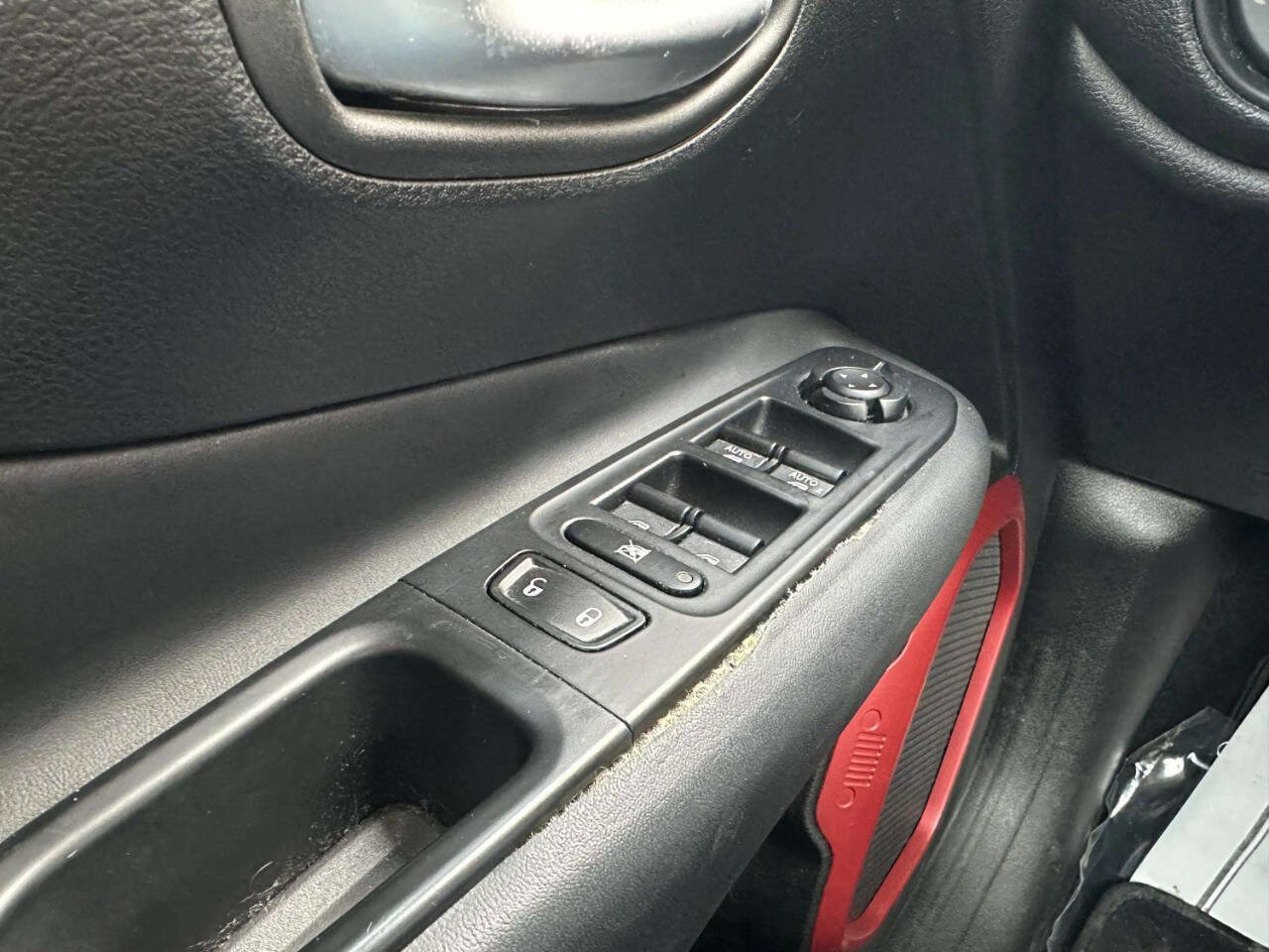 Used 2015 Jeep Renegade Trailhawk w/ Premium Leather Group AWD/4WD image 29