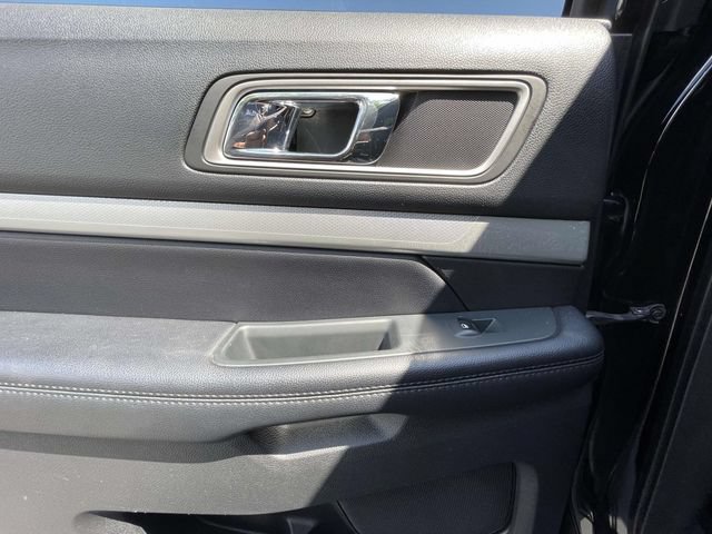 Used 2016 Ford Explorer XLT w/ Equipment Group 202A FWD image 22