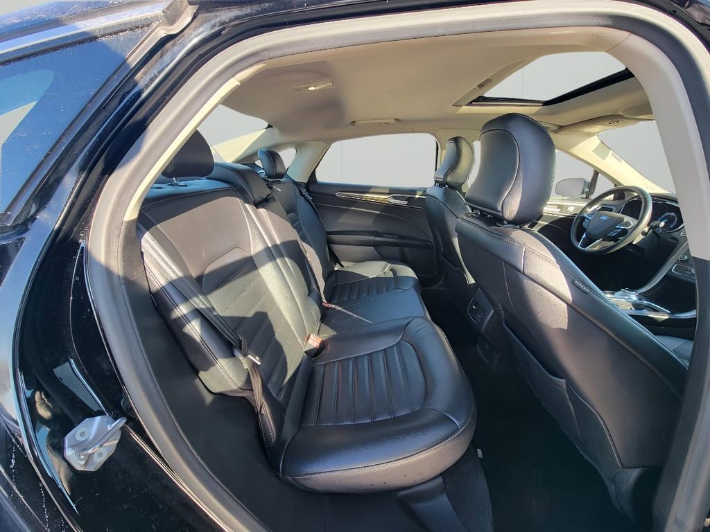 Used 2017 Ford Fusion SE w/ Fusion SE Technology Package image 30