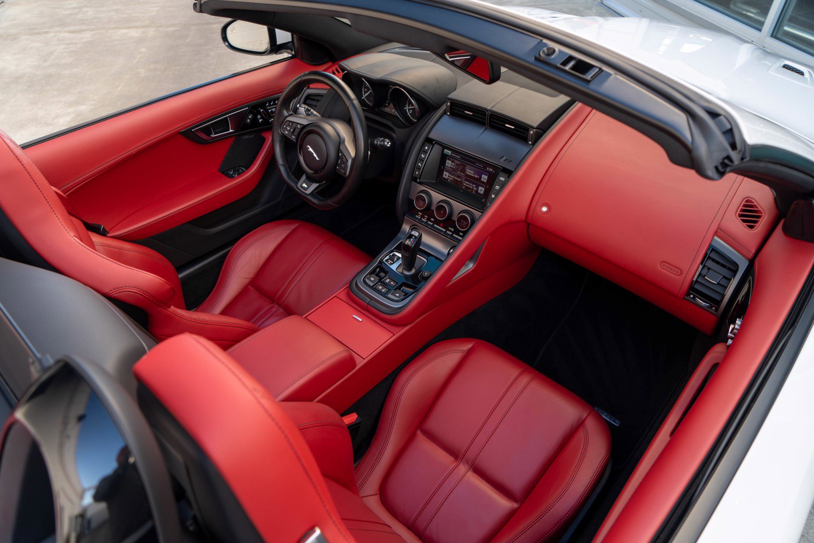 Used 2017 Jaguar F-TYPE R AWD/4WD image 11