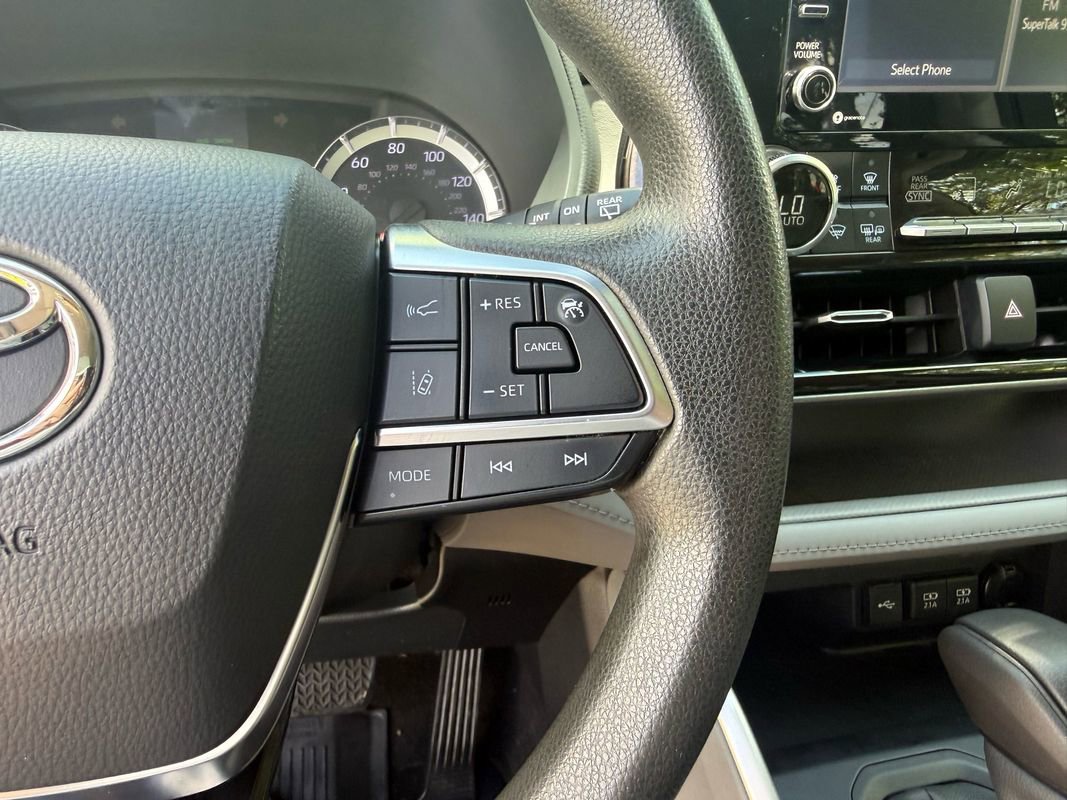 Used 2020 Toyota Highlander L FWD image 20