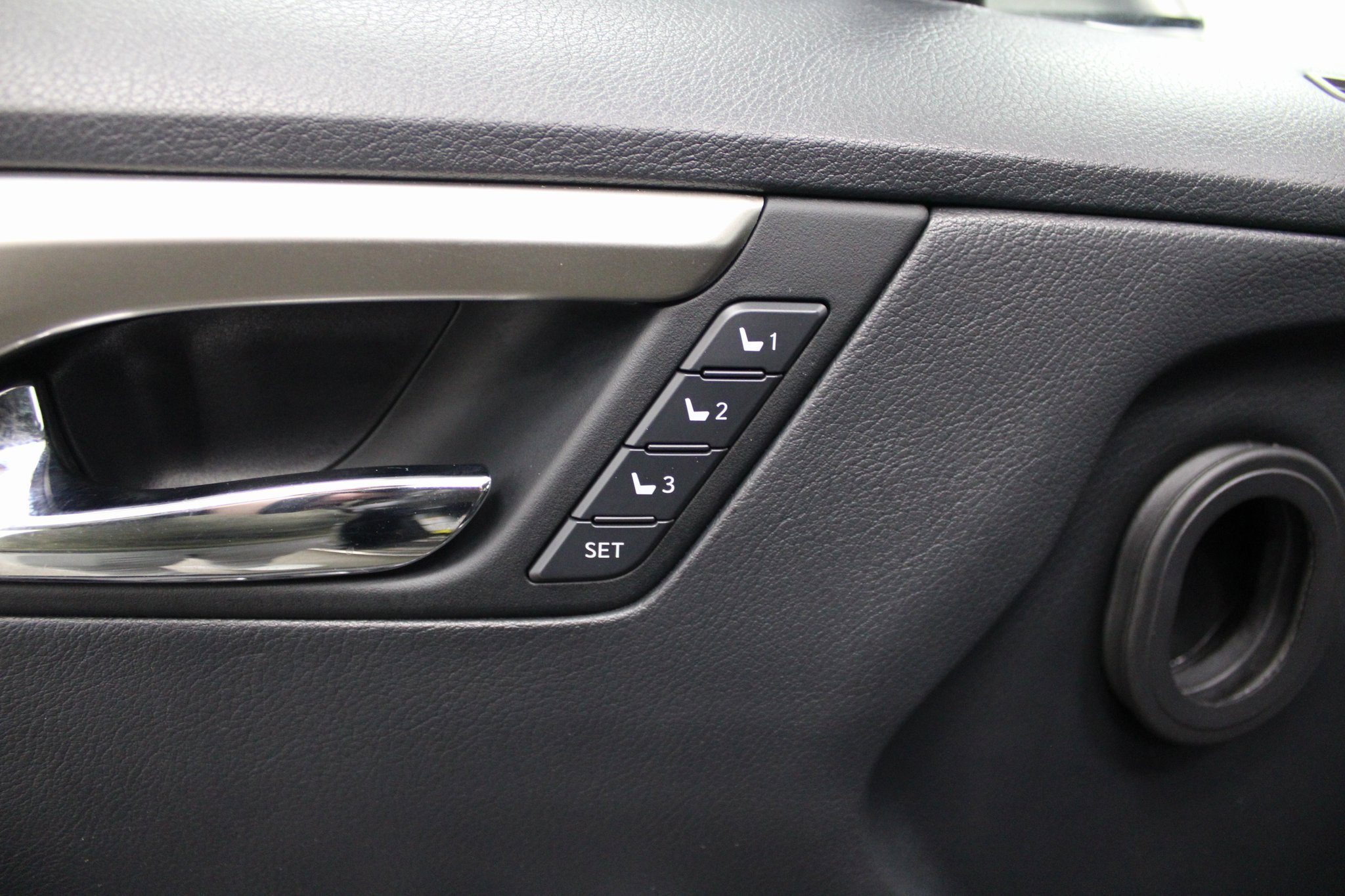 Used 2019 Lexus RX 450h AWD image 15