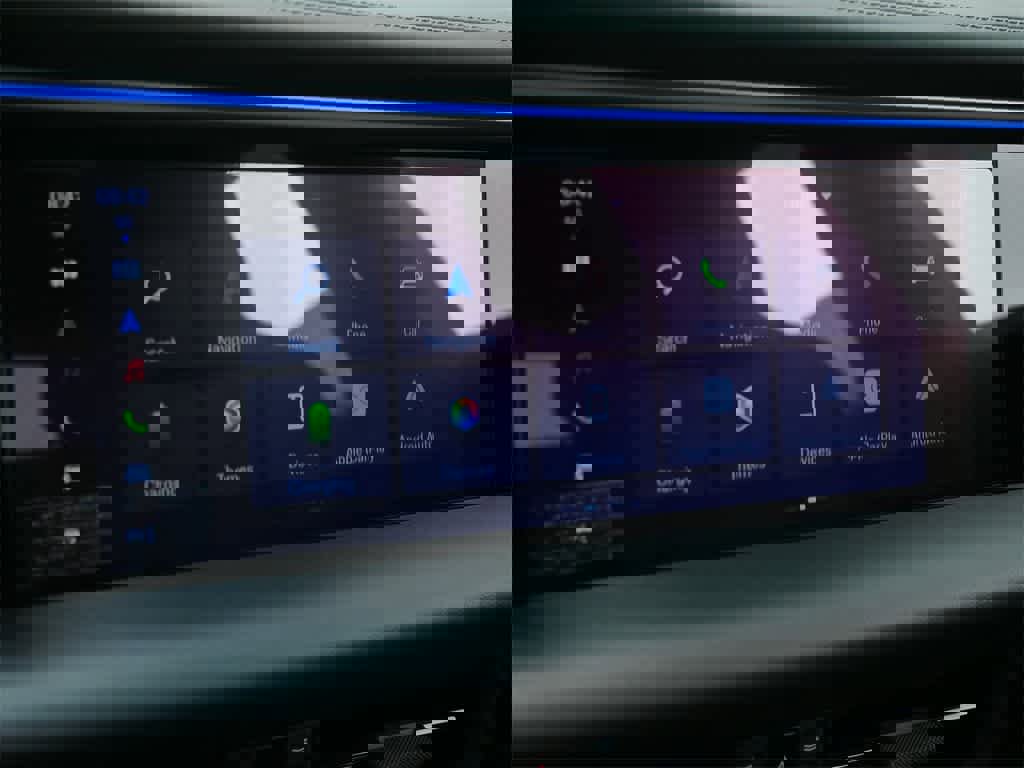 New 2025 Porsche Macan 4S Electric image 29