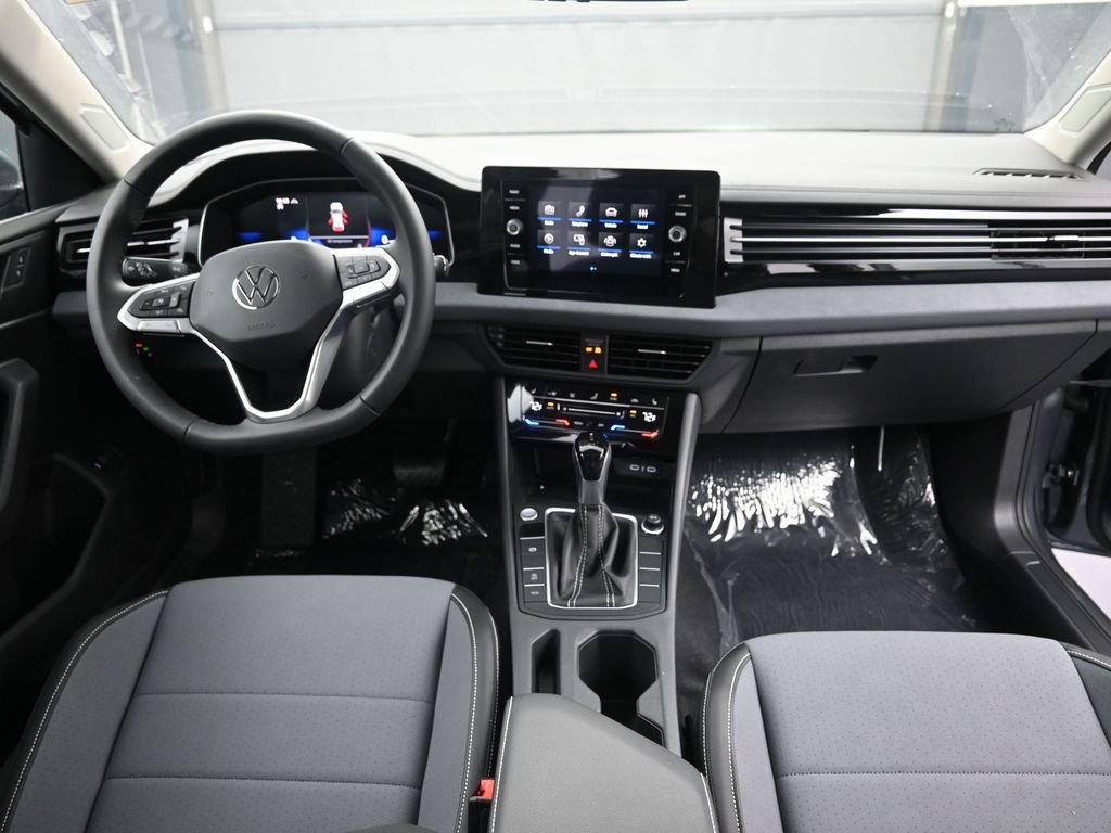 Used 2025 Volkswagen Jetta SE image 45