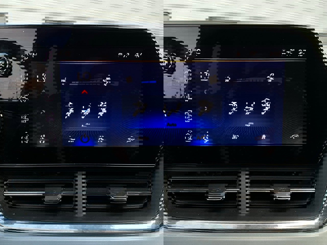 Used 2025 Chevrolet Trax LT image 28