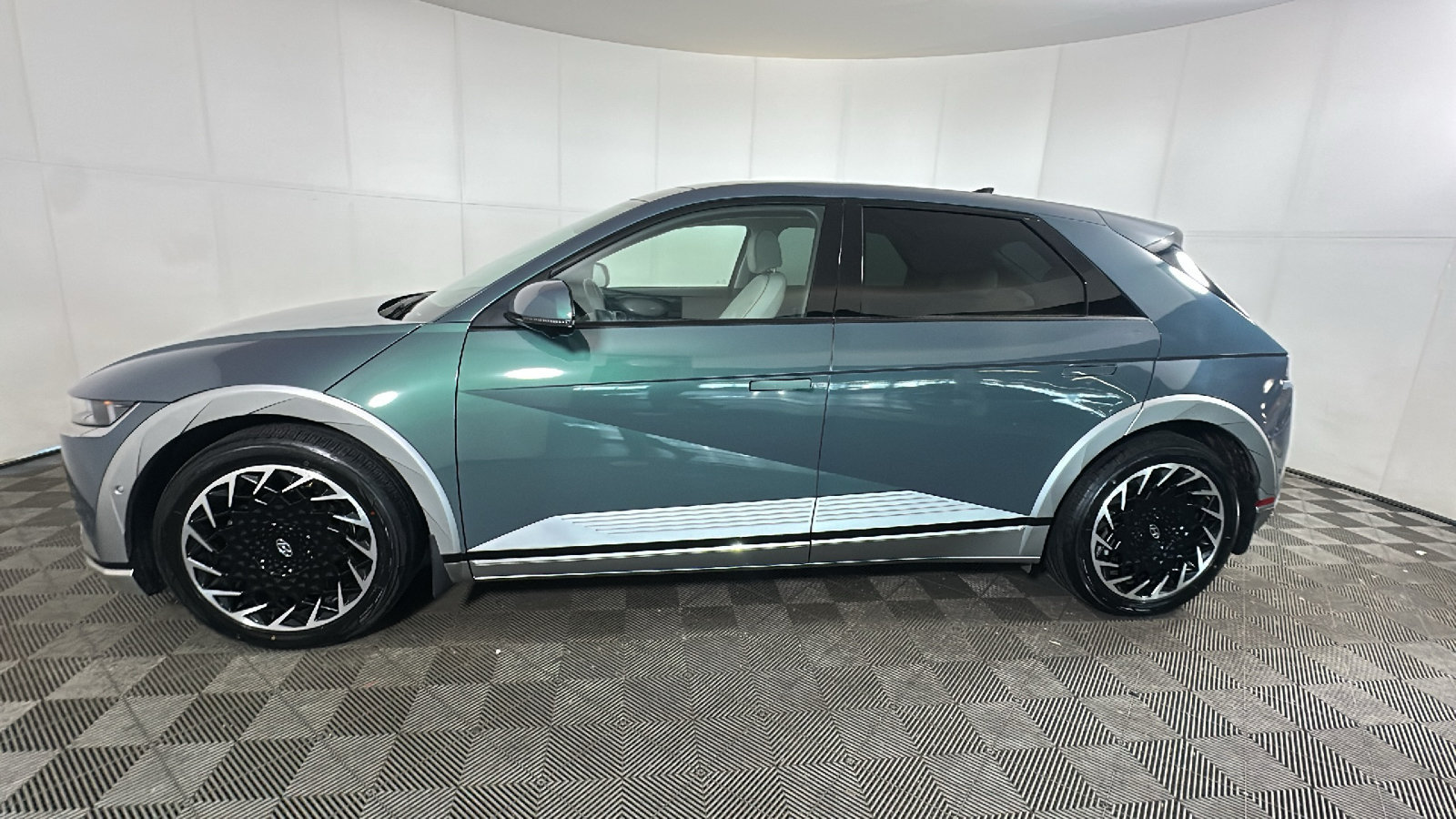 Used 2023 Hyundai Ioniq 5 Limited w/ Cargo Package AWD/4WD image 7
