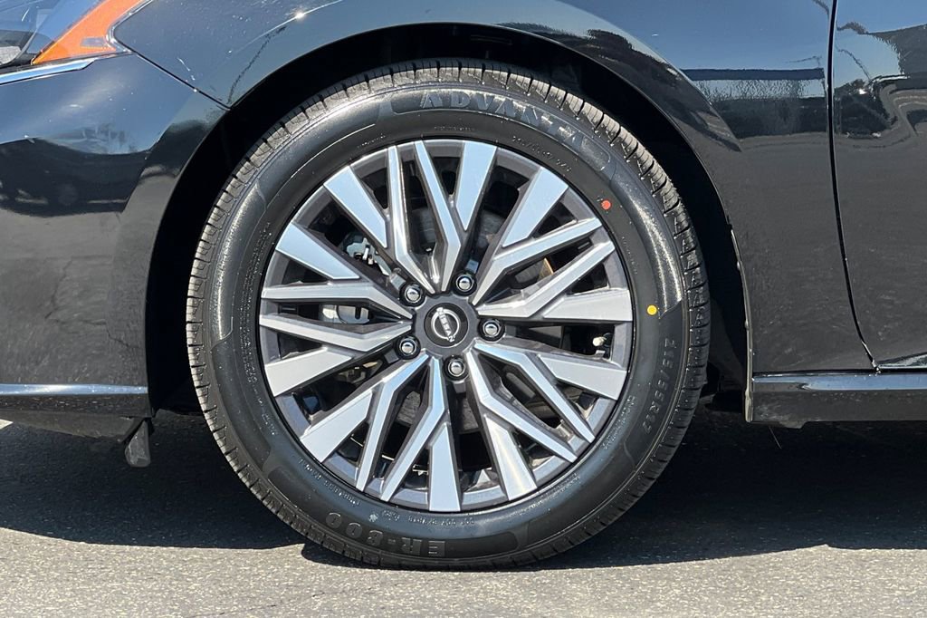 Used 2025 Nissan Altima 2.5 SV image 30