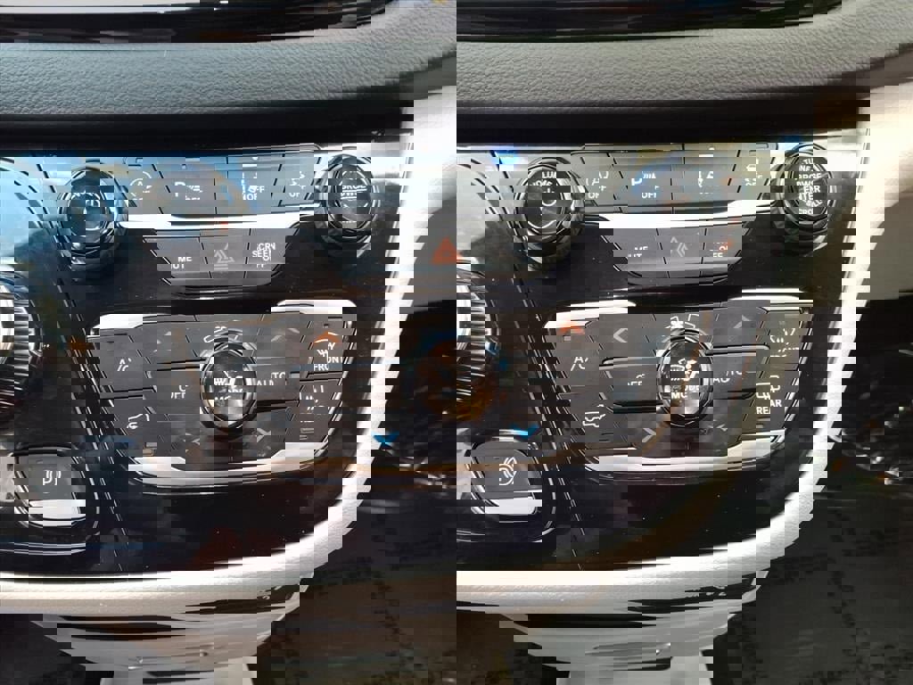 Used 2024 Chrysler Pacifica Touring-L image 31