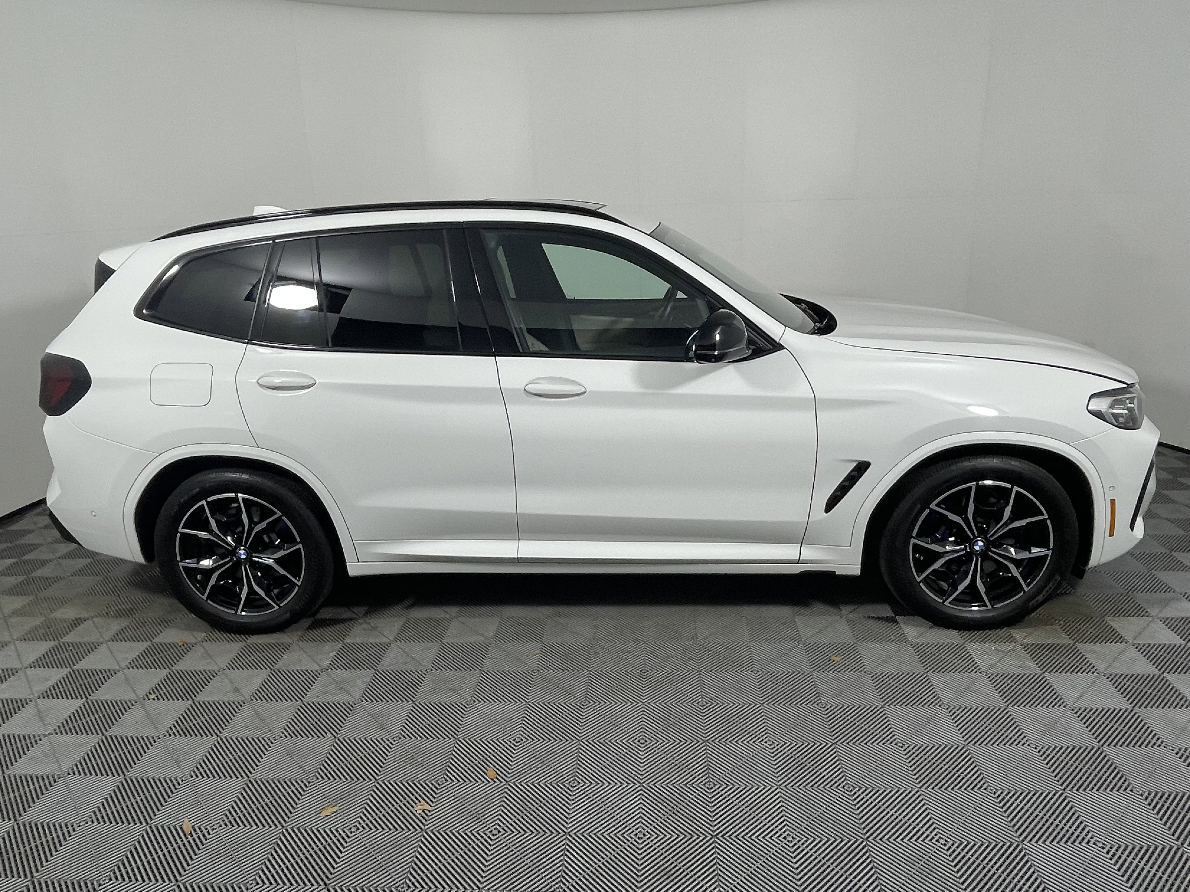 Used 2024 BMW X3 M40i w/ Premium Package image 6