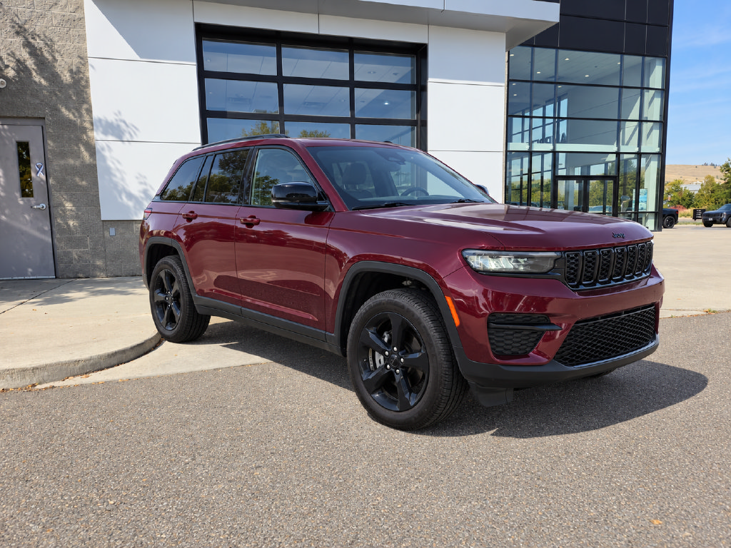 Used 2023 Jeep Grand Cherokee Altitude AWD/4WD image 9