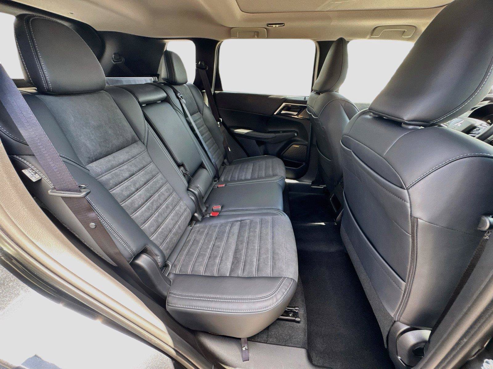 New 2026 Mitsubishi Outlander SE FWD image 28