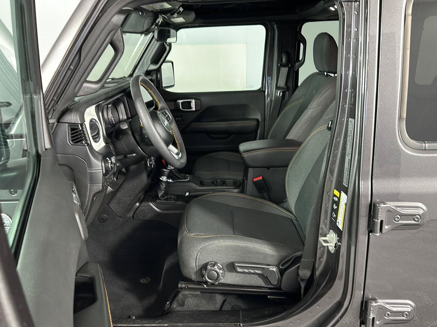 Used 2024 Jeep Wrangler Unlimited Sahara AWD/4WD image 12