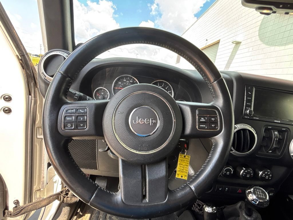 Used 2013 Jeep Wrangler Unlimited Sahara w/ Connectivity Group AWD/4WD image 13