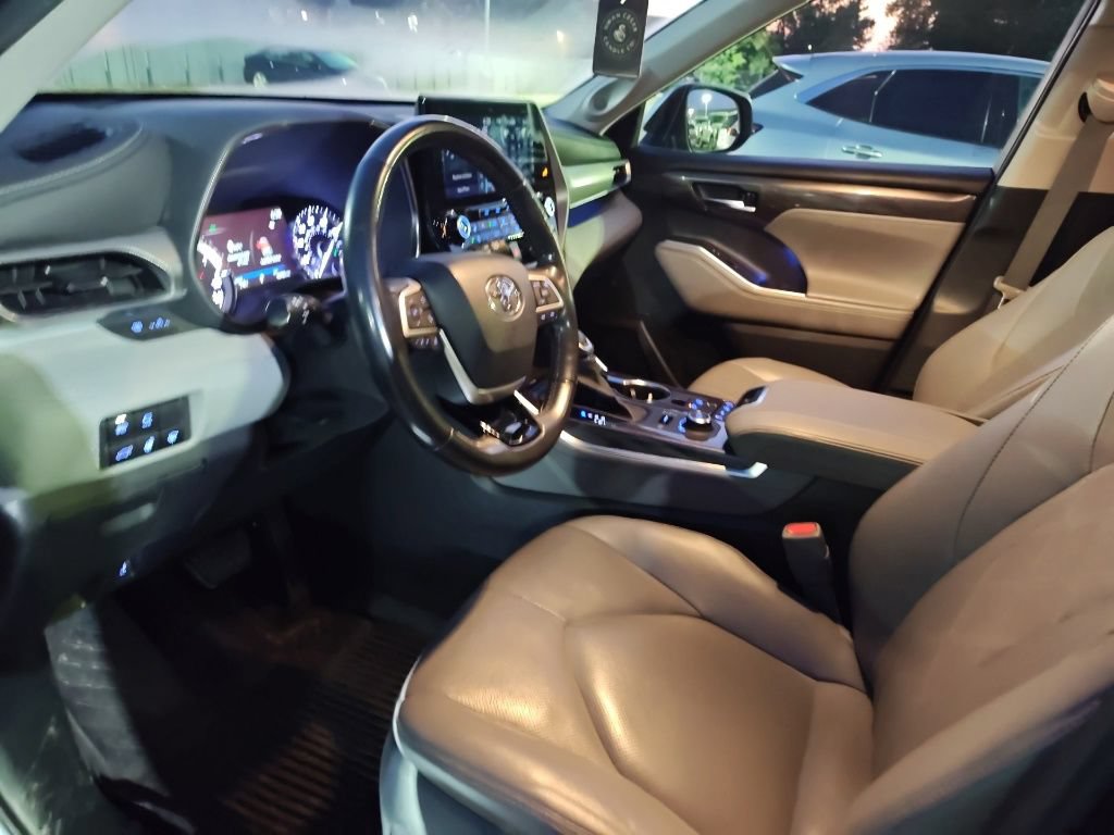 Used 2022 Toyota Highlander Platinum AWD/4WD image 8