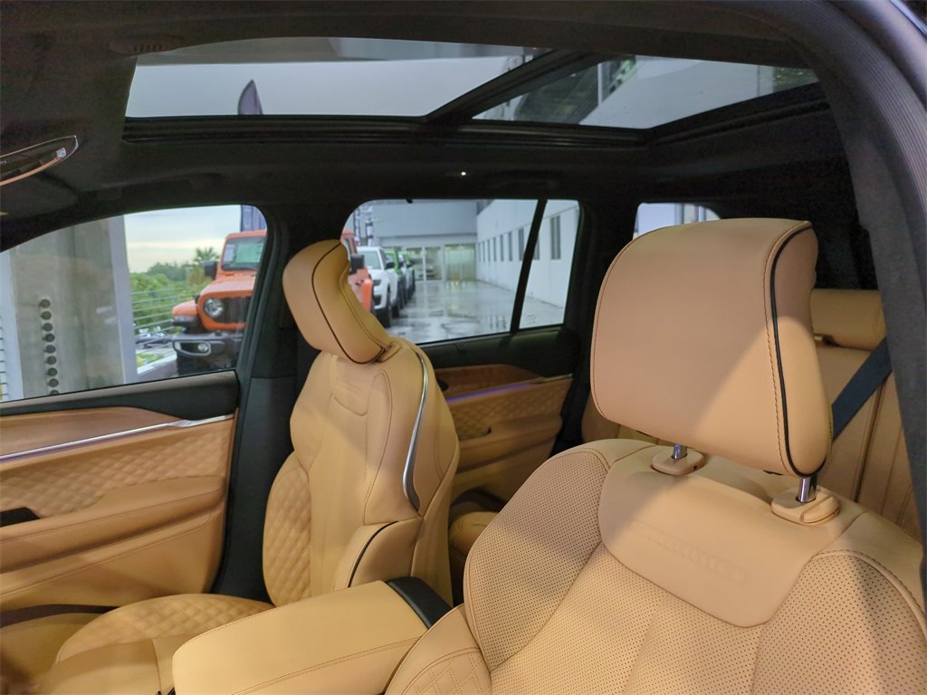 New 2025 Jeep Grand Cherokee Summit image 22