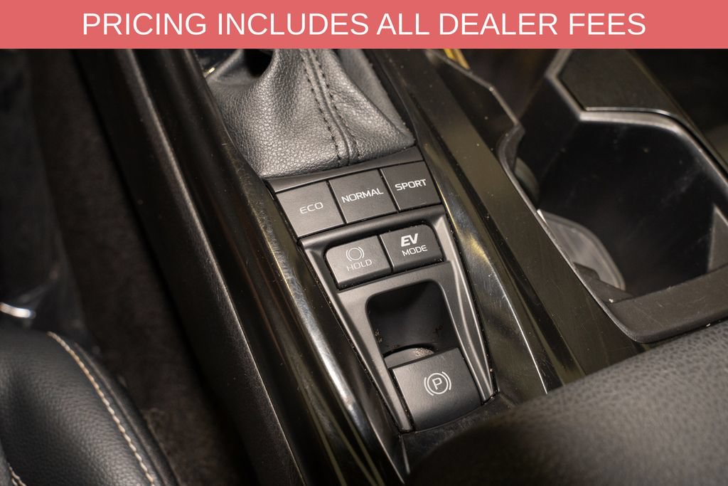 Used 2025 Toyota Camry SE FWD image 16