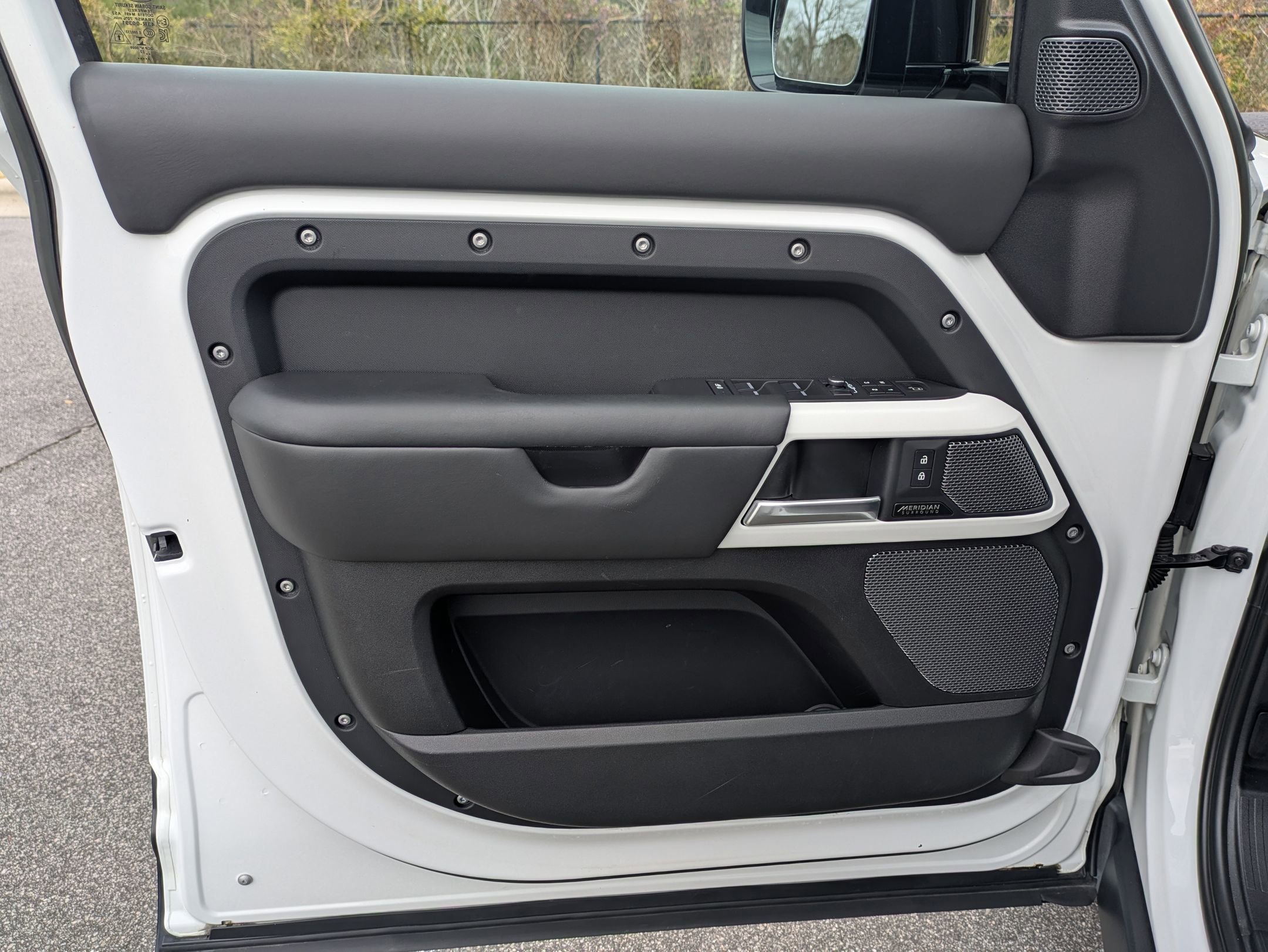 Certified 2023 Land Rover Defender 110 X-Dynamic SE image 21