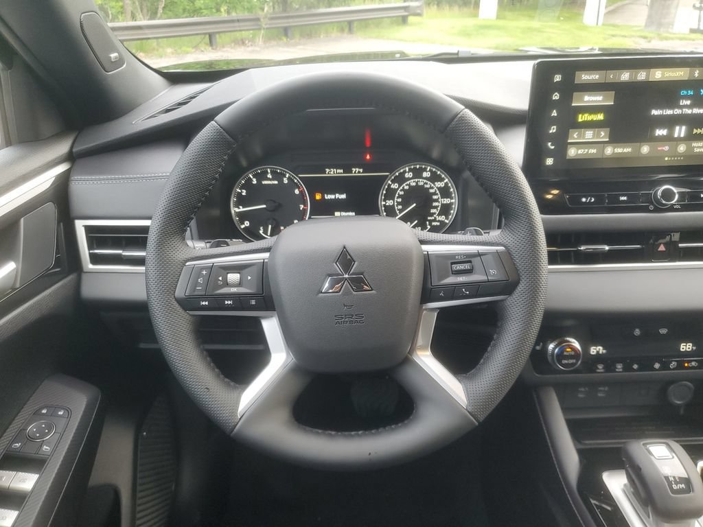 New 2026 Mitsubishi Outlander LE AWD/4WD image 15