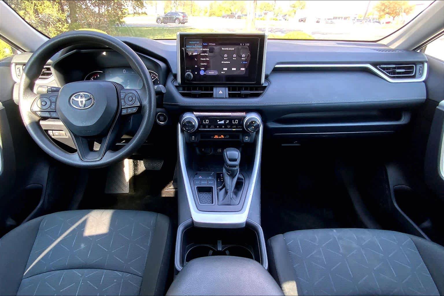 Used 2025 Toyota RAV4 XLE FWD image 15