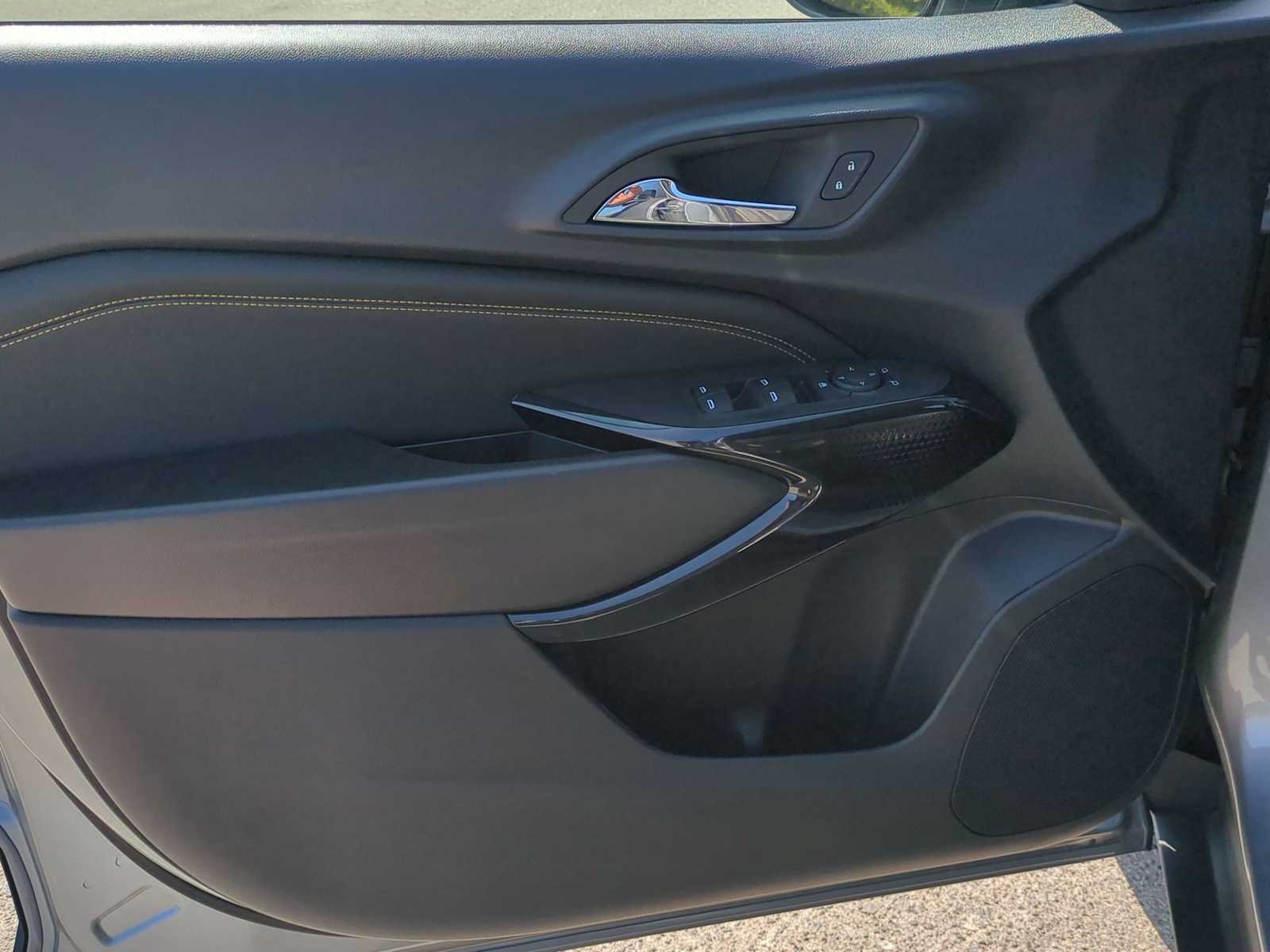 New 2026 Chevrolet Trax LT w/ Midnight Edition FWD image 10