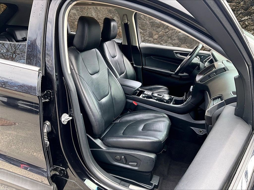 Used 2020 Ford Edge Titanium w/ Cargo Accessory Package FWD image 7