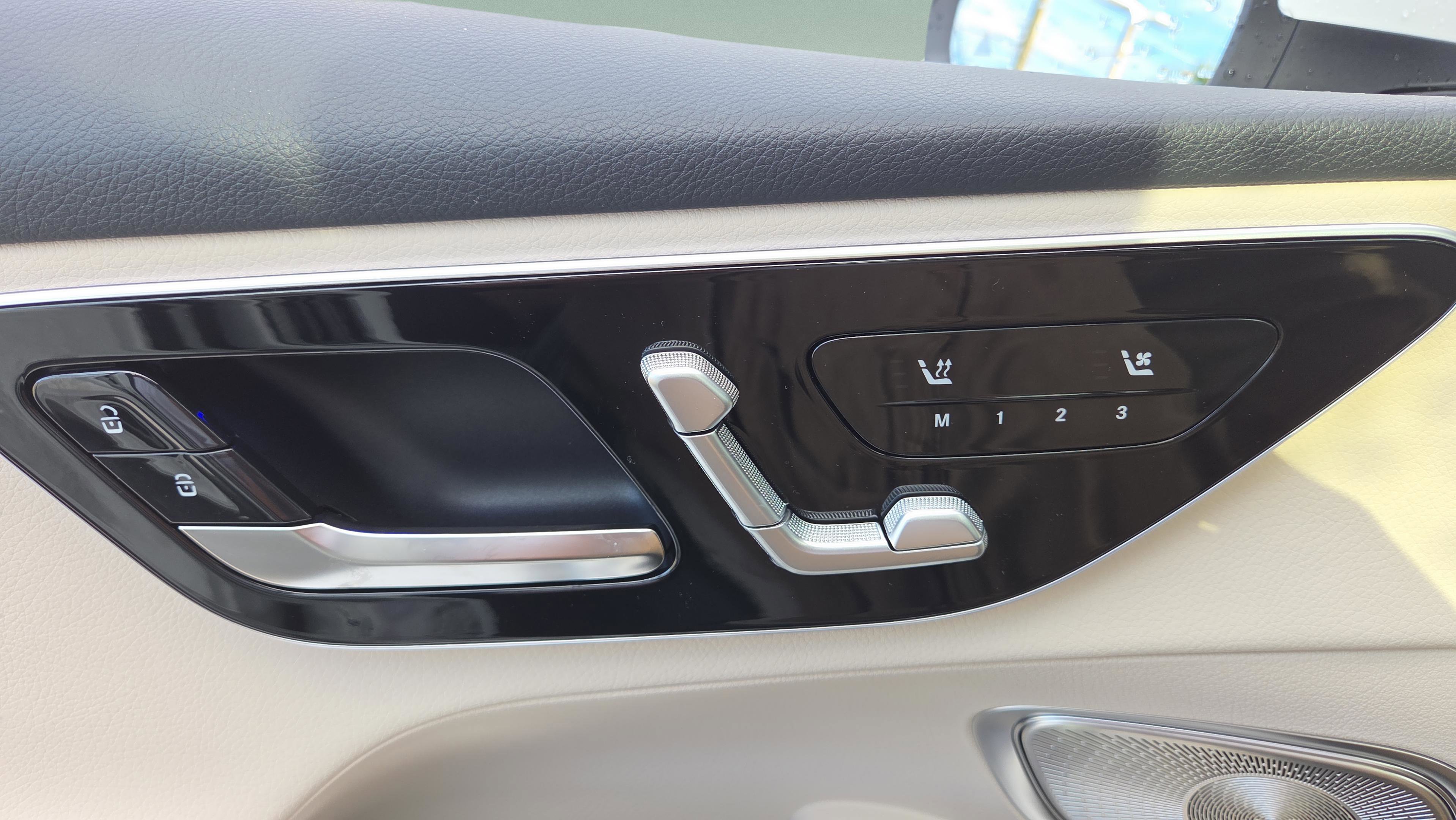 New 2026 Mercedes-Benz GLC 300 image 33