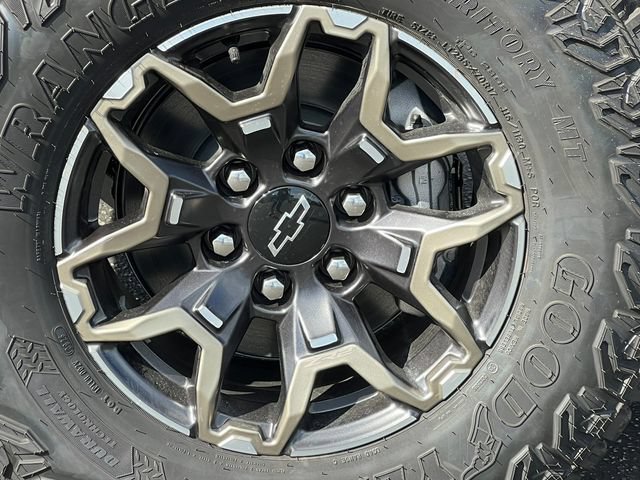 New 2026 Chevrolet Colorado ZR2 w/ Technology Package AWD/4WD image 12
