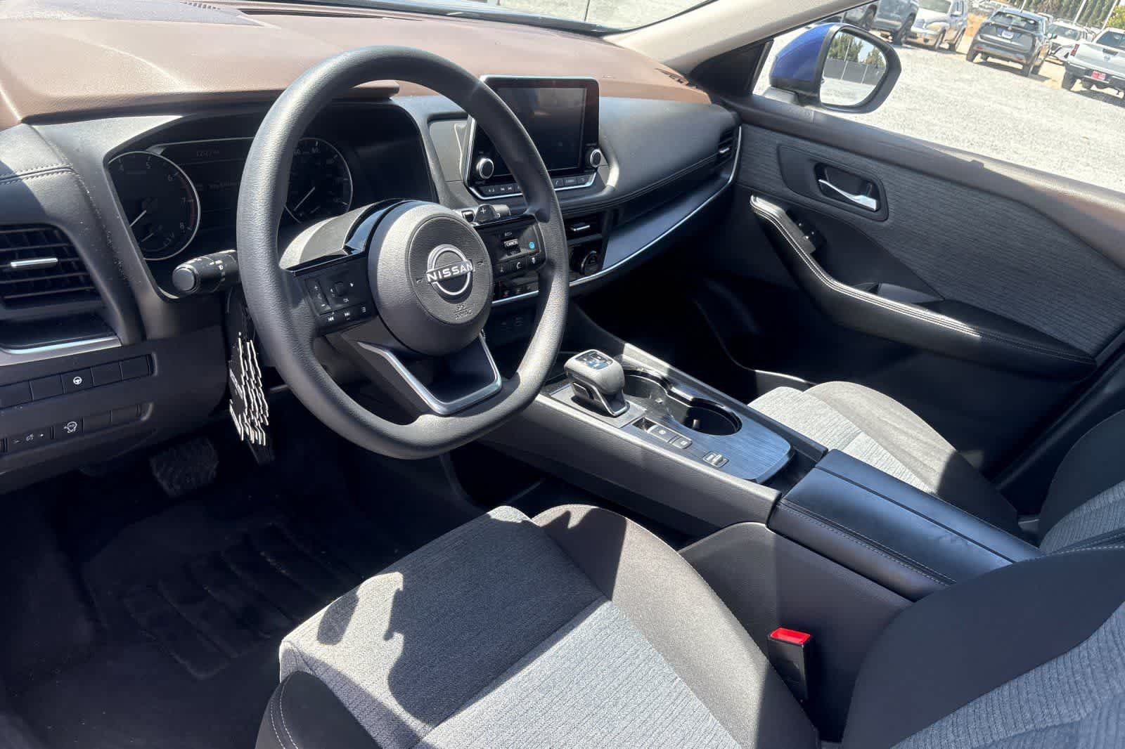 Used 2023 Nissan Rogue SV FWD image 14