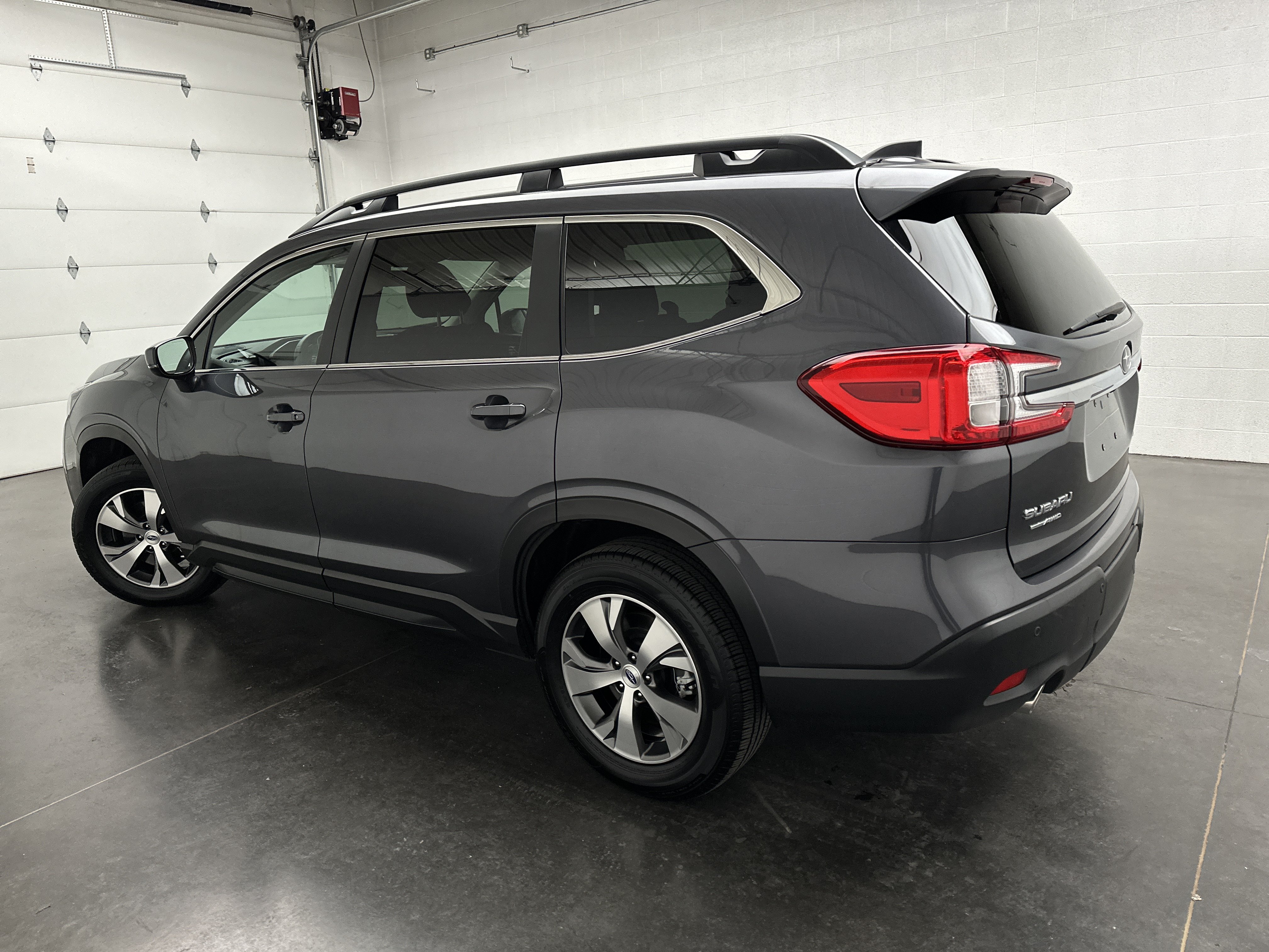 Used 2025 Subaru Ascent Premium AWD/4WD image 5