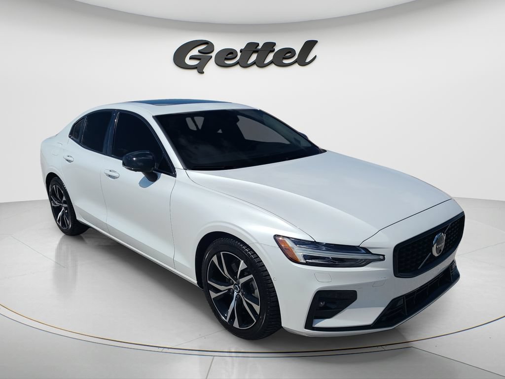 Used 2023 Volvo S60 B5 Plus w/ Climate Package FWD image 3