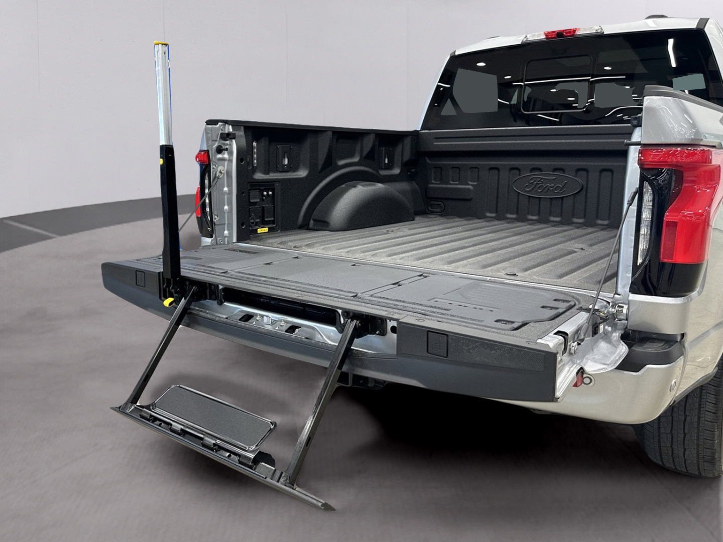 New 2023 Ford F150 Lightning Platinum AWD/4WD image 56