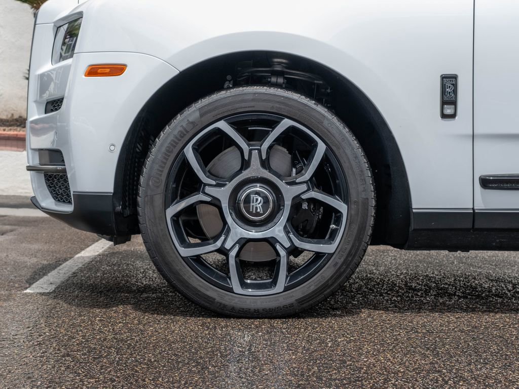 Used 2022 Rolls-Royce Cullinan Black Badge w/ Dark Exterior Package AWD/4WD image 12