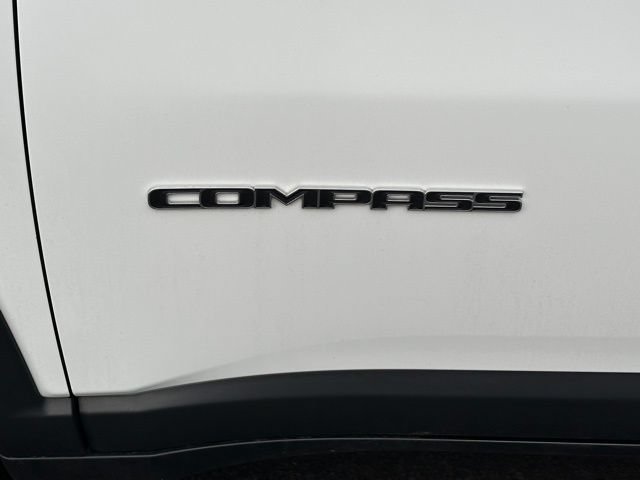 Used 2025 Jeep Compass Latitude AWD/4WD image 11