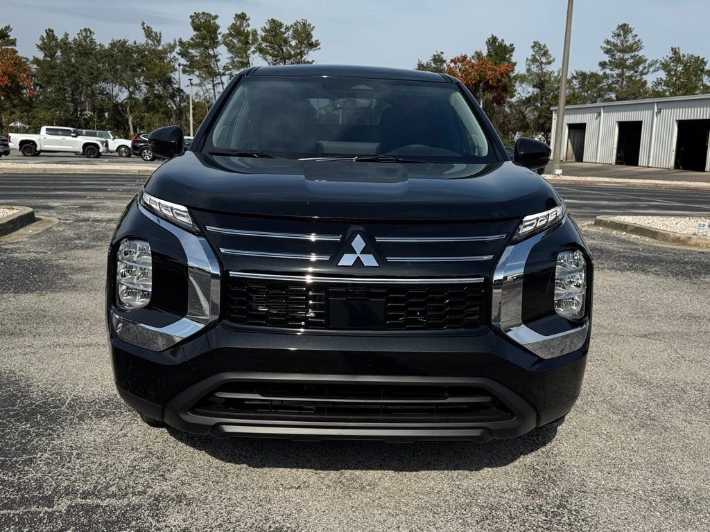 New 2026 Mitsubishi Outlander ES FWD image 2
