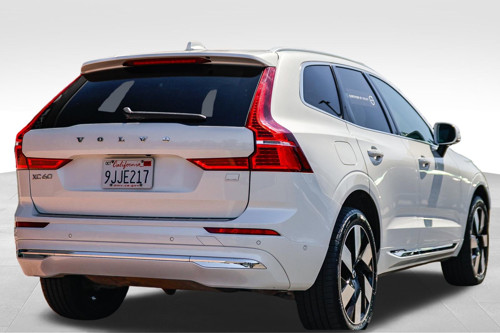 Used 2023 Volvo XC60 T8 Plus w/ Protection Package Premier AWD/4WD image 8