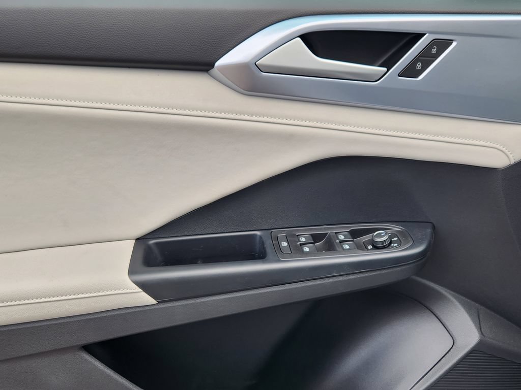 New 2026 Volkswagen Taos SE AWD/4WD image 12